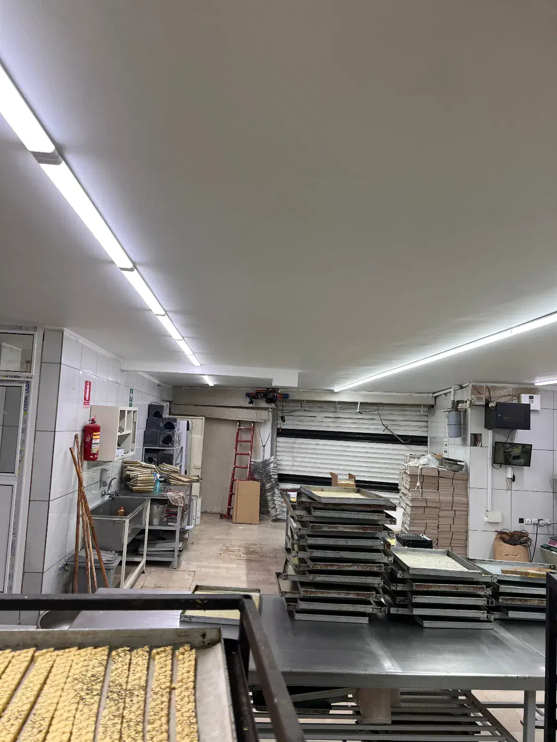 سلام کارگاه قنادی با تجهیزات کامل|اجارهٔ دفتر صنعتی، کشاورزی، تجاری|اصفهان, سودان|دیوار