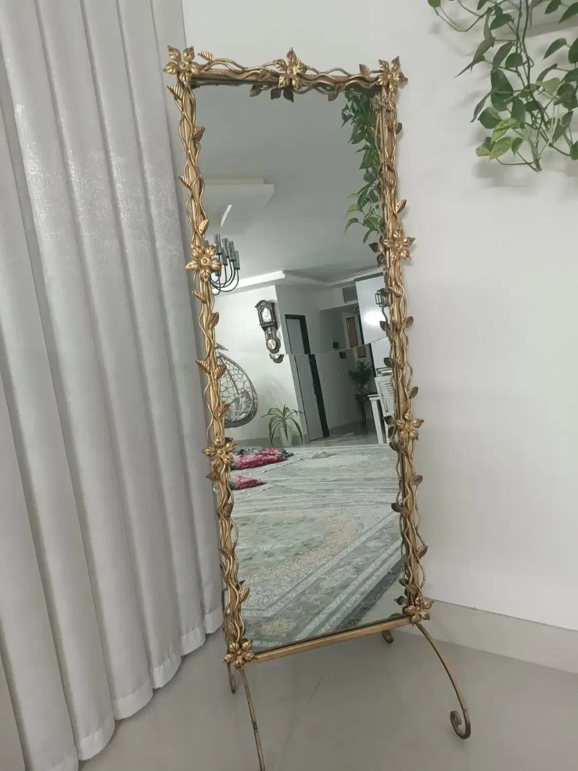 آینه|آینه|نیشابور, ۲۲ بهمن|دیوار