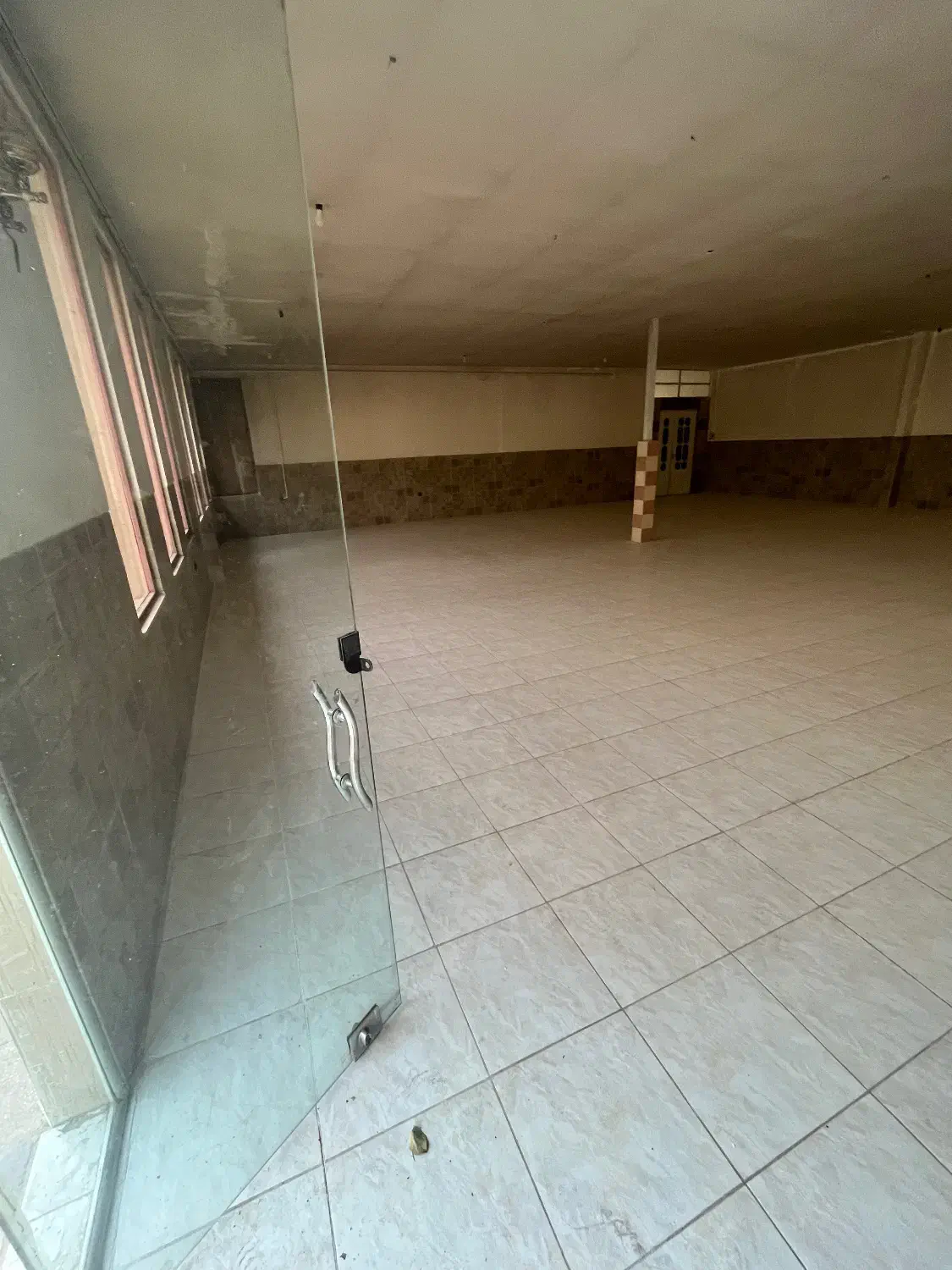 محوطه 800  متری غریب کش باغ ویلا جهت انباری و غیر|اجارهٔ خانه و ویلا|قزوین, |دیوار