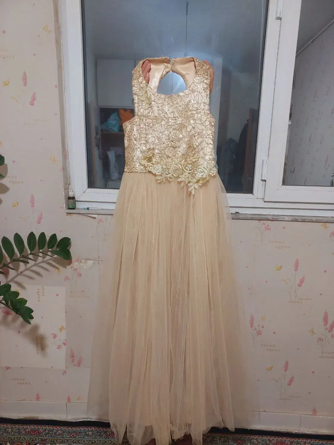 لباس مجلسی|لباس|مهاجران, |دیوار