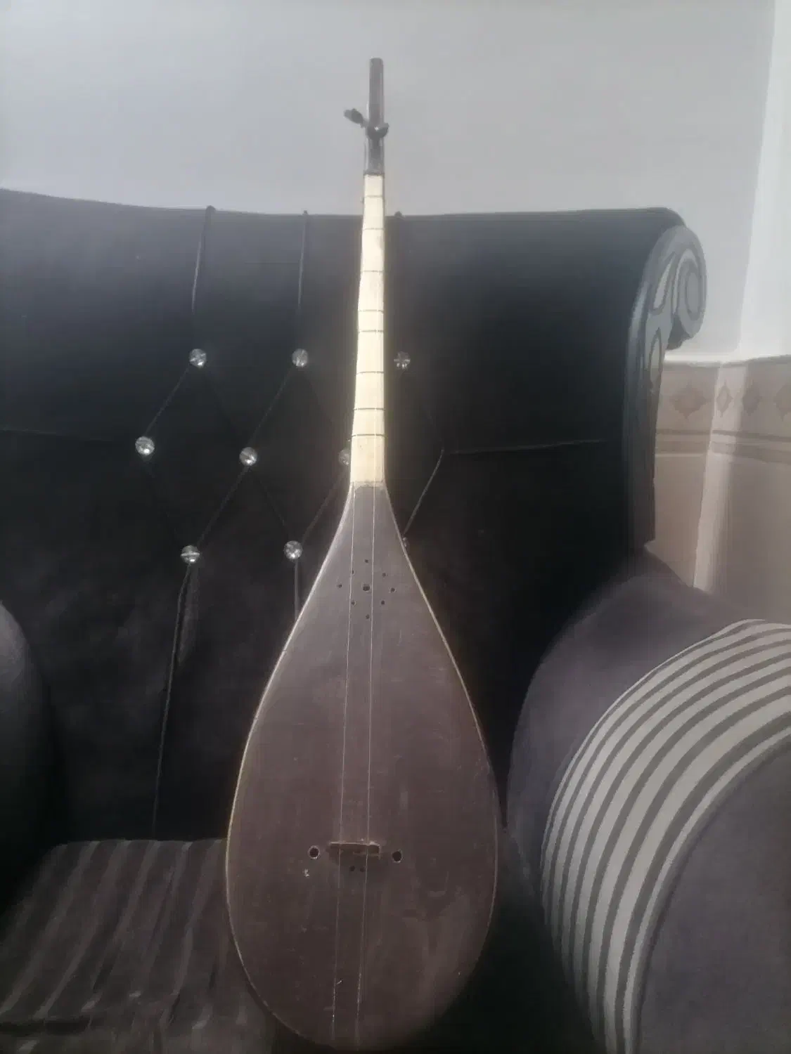 دوتار خوش صدا کاسه بزرگ خوش پنجه|سازهای سنتی|گرگان, |دیوار