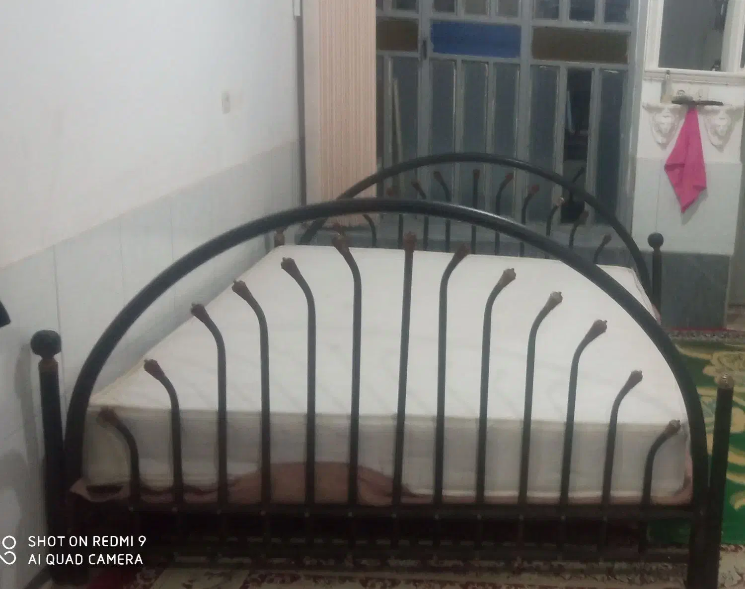 تخت فلزی دونفره همراه خوشخواب|تخت و سرویس خواب|مرودشت, مختارآباد|دیوار