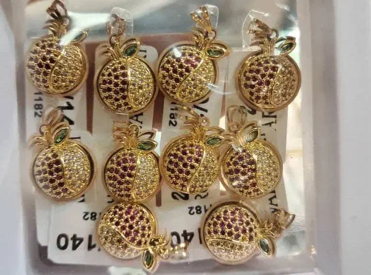 انواع پلاک سوارسکی طلا به قیمت عمده برای همکار|جواهرات|تهران, بازار|دیوار