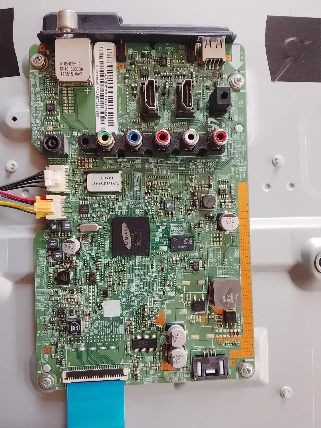 سامسونگ 32 پنل صدمه دیده|تلویزیون و پروژکتور|اصفهان, باغ فدک|دیوار