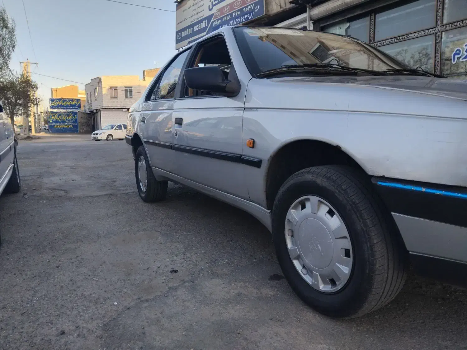 پژو ۴۰۵ نقره‌ای|خودرو سواری و وانت|قروه, |دیوار