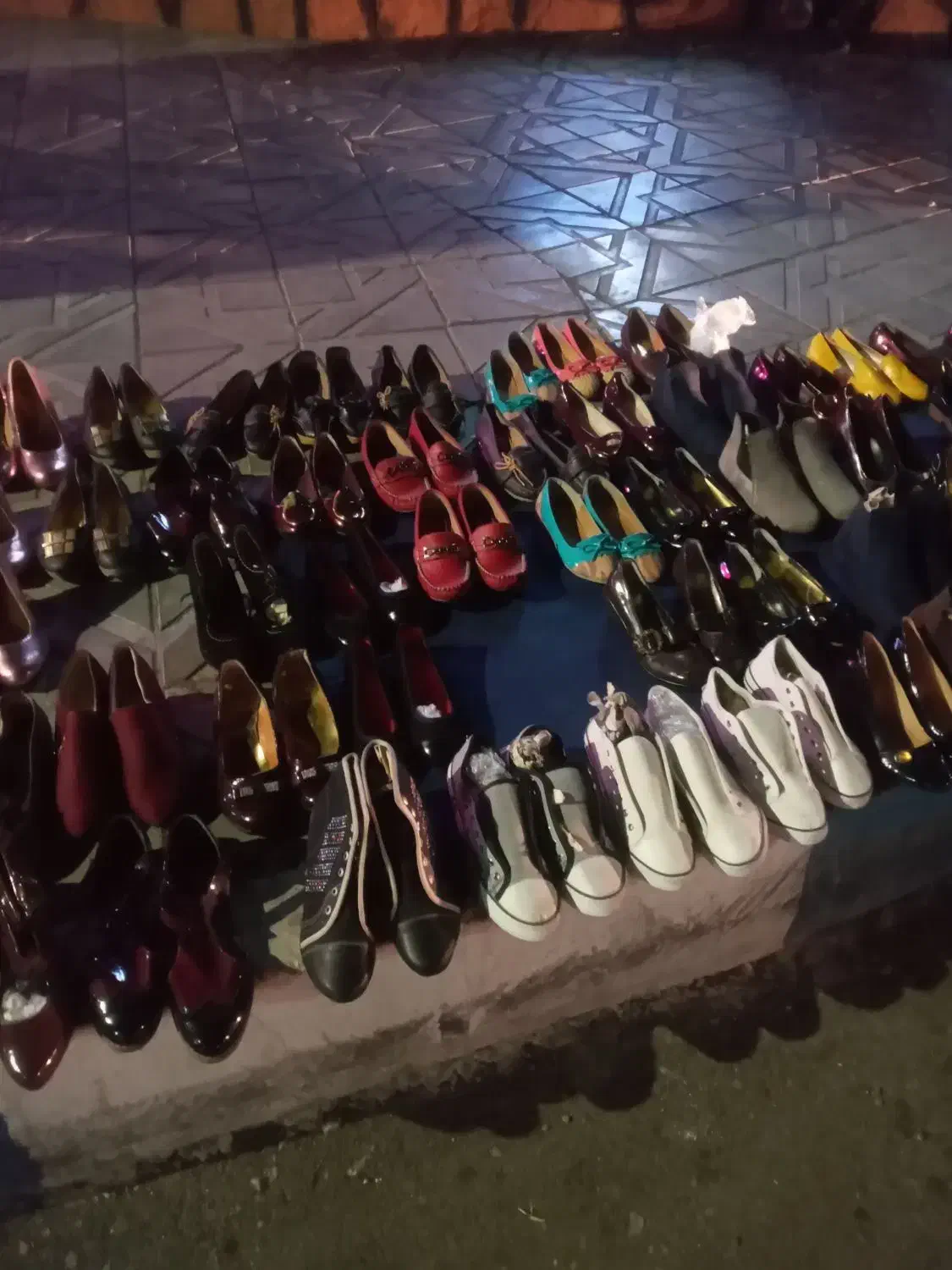 کفش م ر ا س می و تخت|کفش و لباس بچه|ایلام, |دیوار