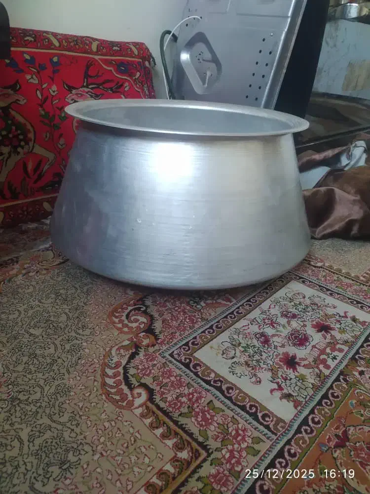 دیگ بزرگ|ظروف پخت‌وپز|زرقان, |دیوار