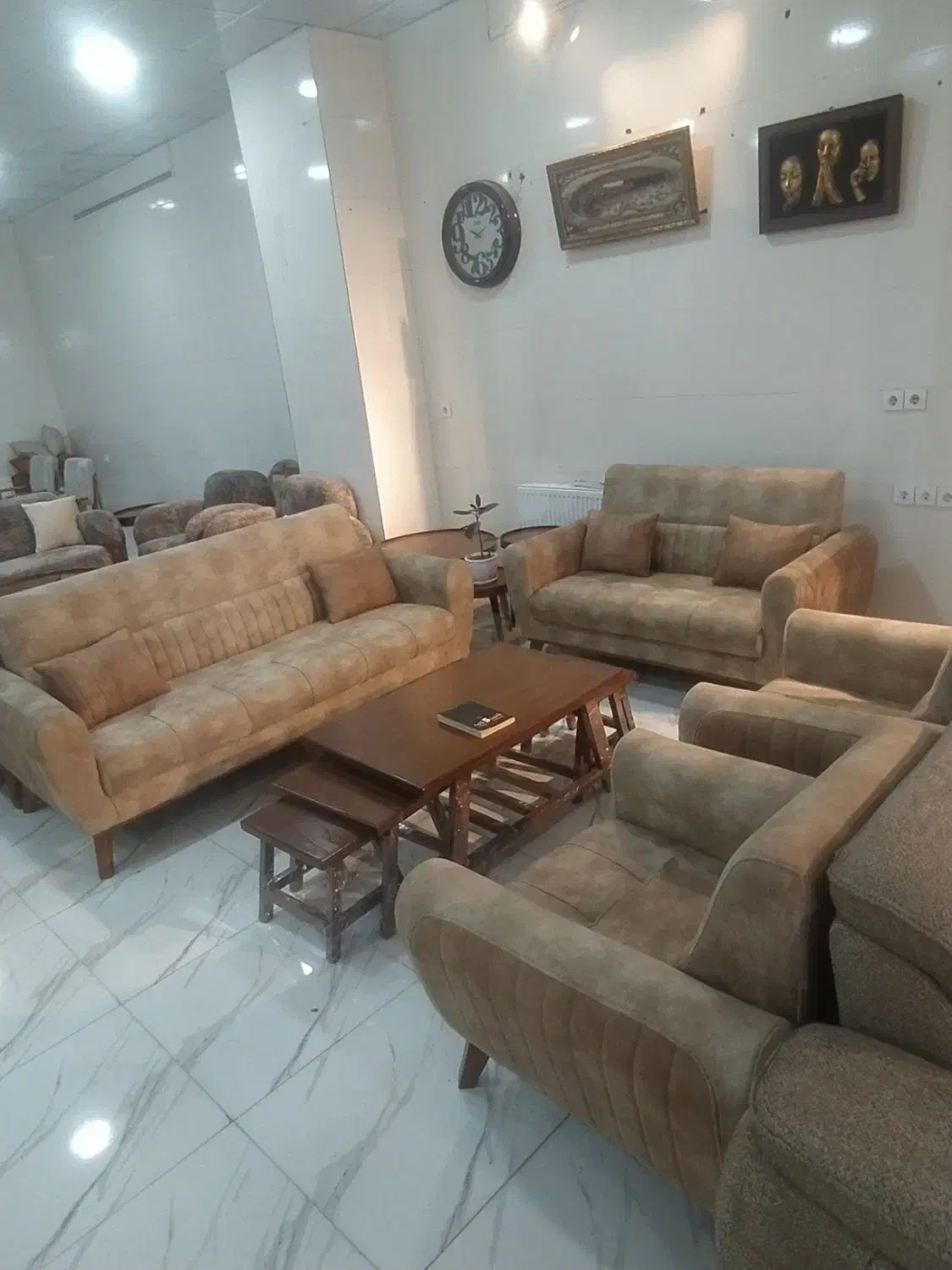 انواع مبل راحتی|مبلمان خانگی و میز عسلی|مشکیندشت, |دیوار