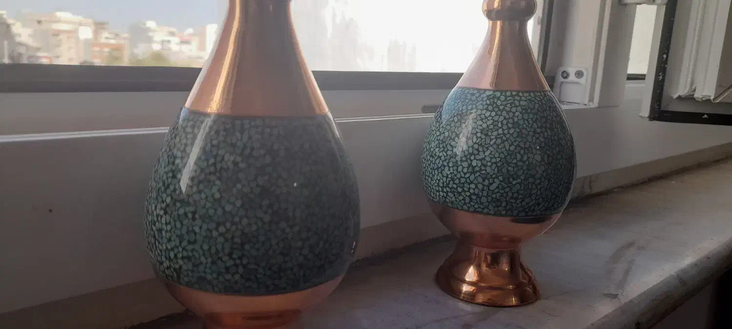 دو گلدان مسی  مناسب دکور لوکس خانه مارک آقا جانی|صنایع دستی و سایر لوازم تزئینی|تهران, دانشگاه شریف|دیوار