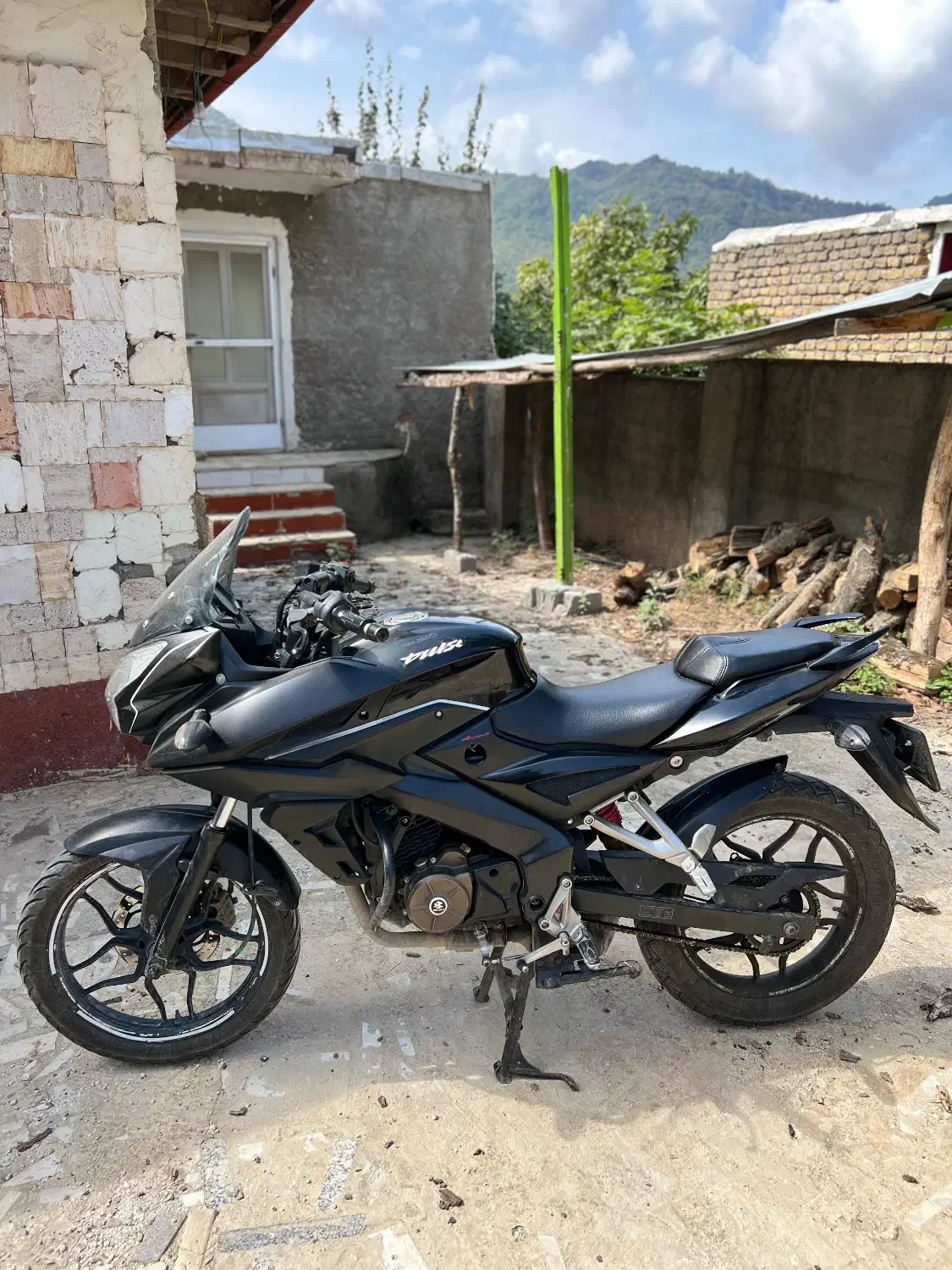 ان اس ۱۵۰|موتورسیکلت|گالیکش, |دیوار