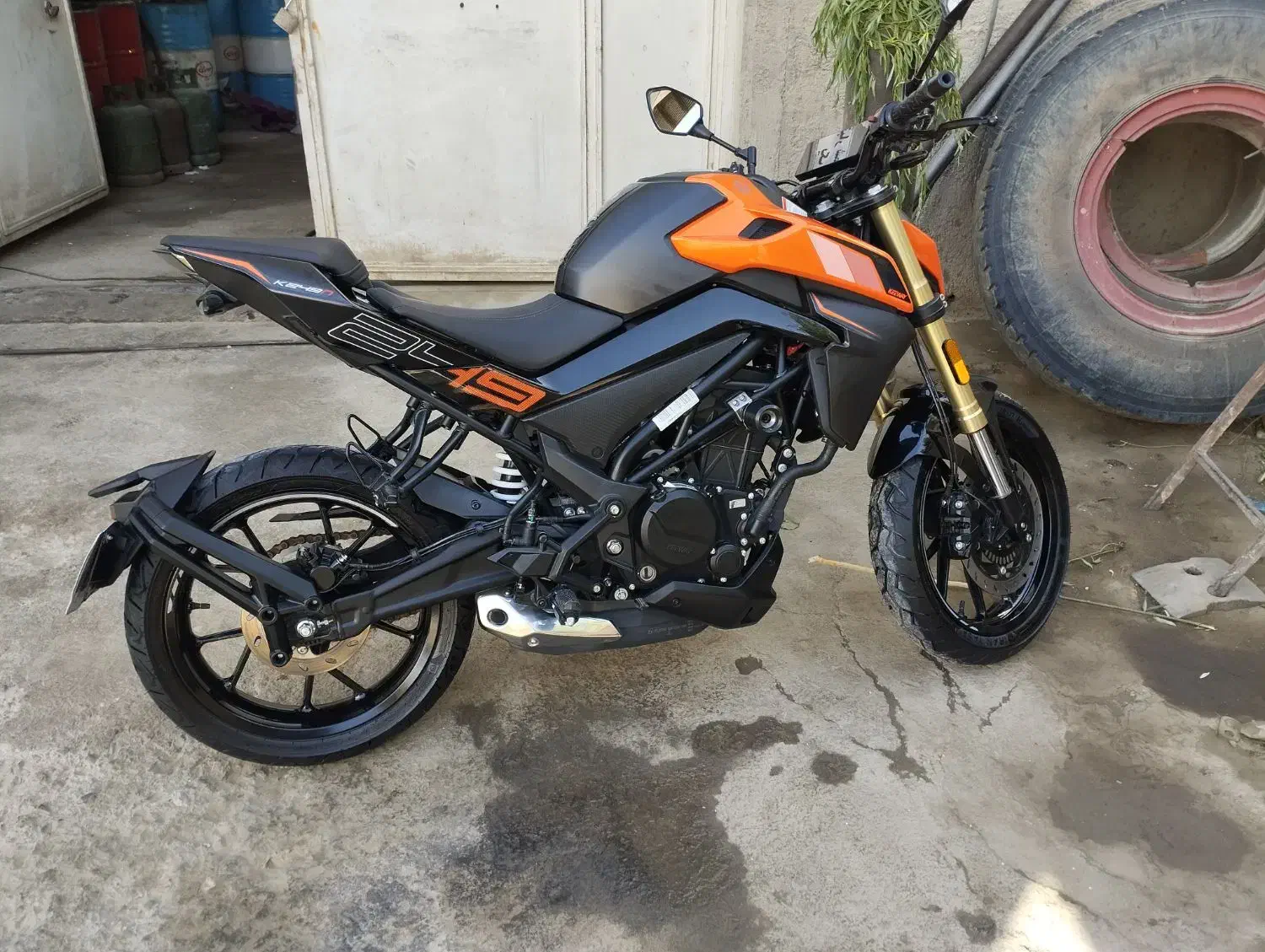 موتور سیکلت کی وی 250|موتورسیکلت|هشتگرد, خور|دیوار