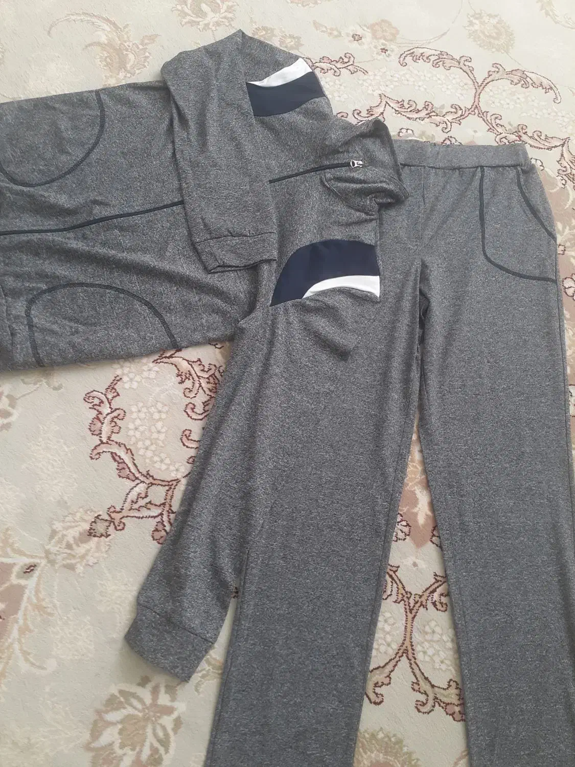 لباس ورزشی کاملا نو|لباس|اندیشه, اندیشه فاز ۳|دیوار