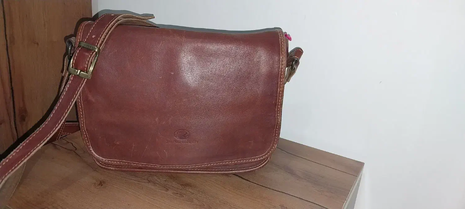 تعدادی کیف|کیف، کفش، کمربند|اراک, |دیوار