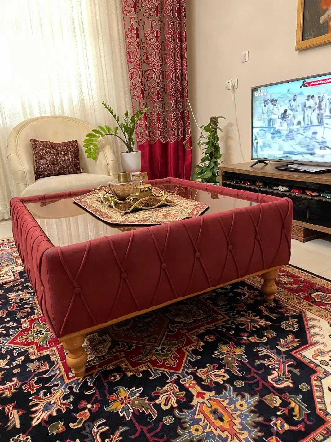 پاف و میز وسط‌ مبلمان|مبلمان خانگی و میز عسلی|گلپایگان, |دیوار