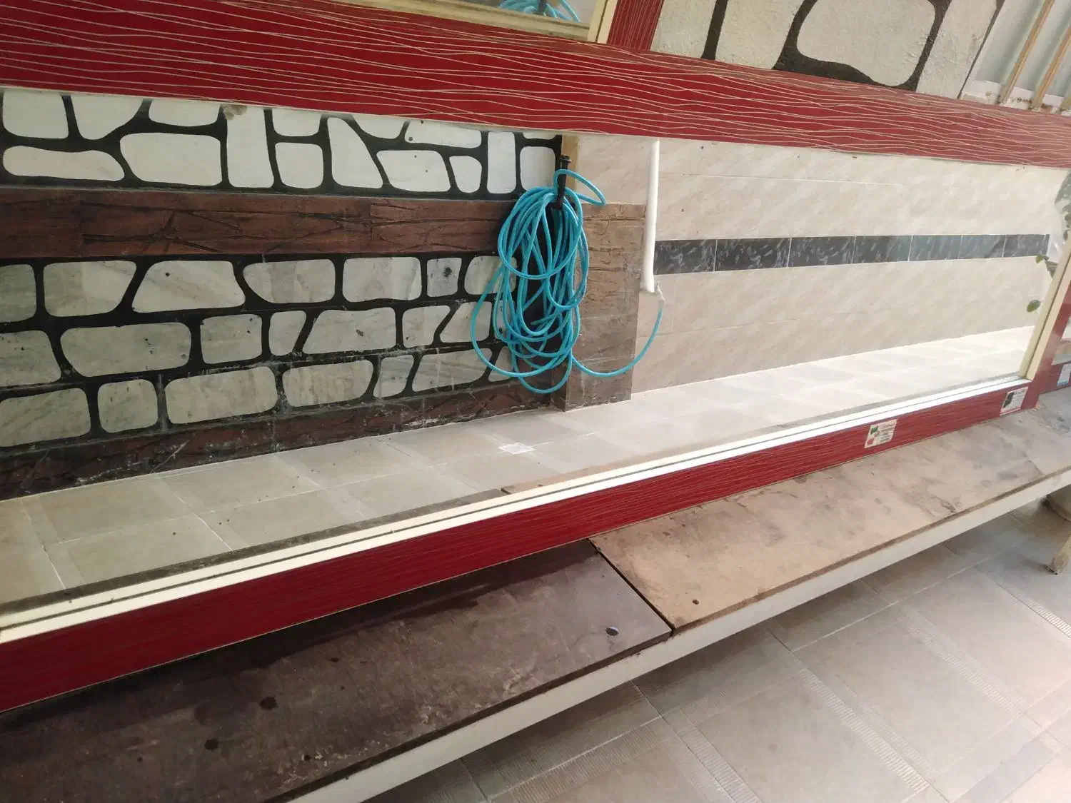 اینه|آینه|مشهد, خواجه ربیع|دیوار