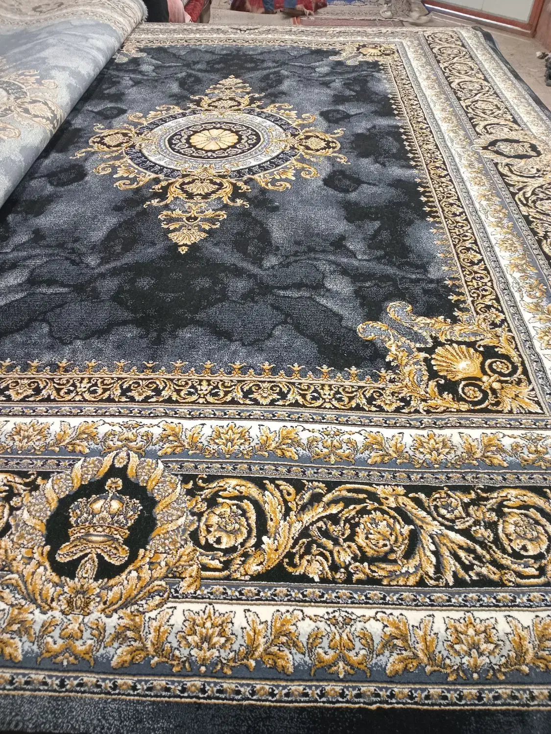 فروش انواع فرش ۷۰۰ شانه زیر قیمت همه جا|فرش|مشهد, مصلی (کارمندان اول)|دیوار