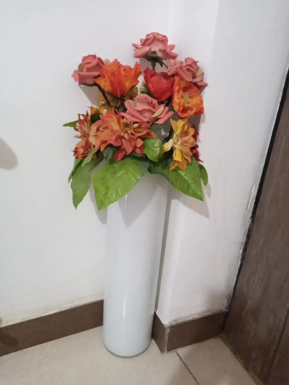 گلدون شیشه ایی با گل|گل مصنوعی|رشت, یخسازی|دیوار