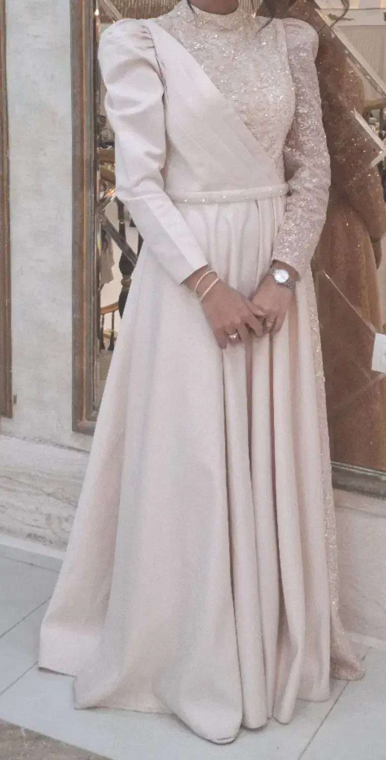 لباس مجلسی|لباس|نوده انقلاب, |دیوار