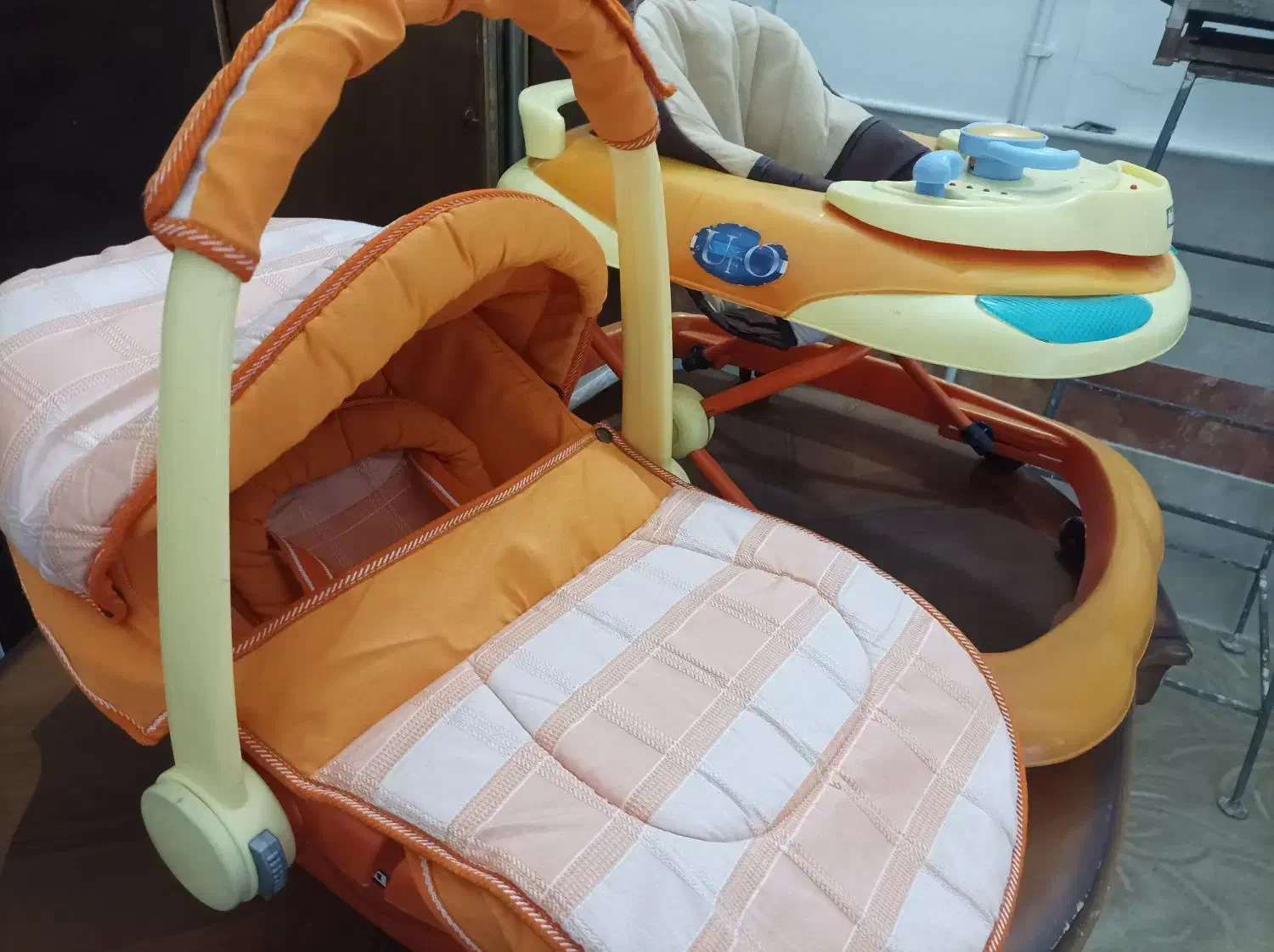 کریر و روروئک|کالسکه و لوازم جانبی|قم, انسجام|دیوار