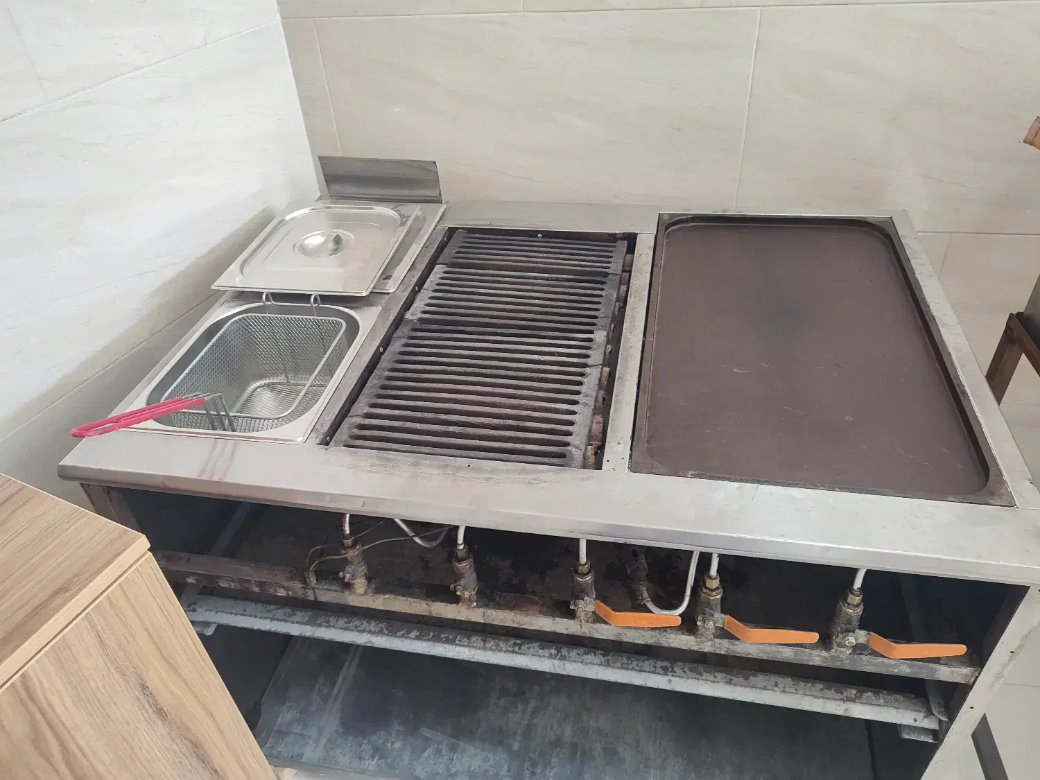 گریل ترکیبی زغالی و چدنی به همراه سرخ کن|کافیشاپ و رستوران|آمل, |دیوار