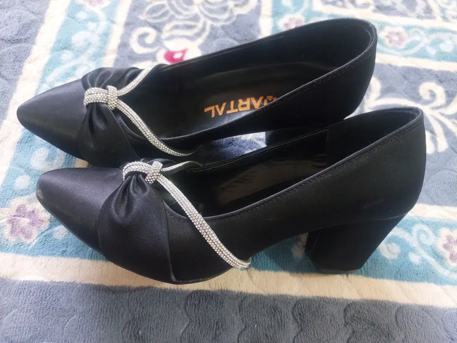 یک جفت کفش نو نو هست سایز ۴۰|کیف، کفش، کمربند|جالق, |دیوار