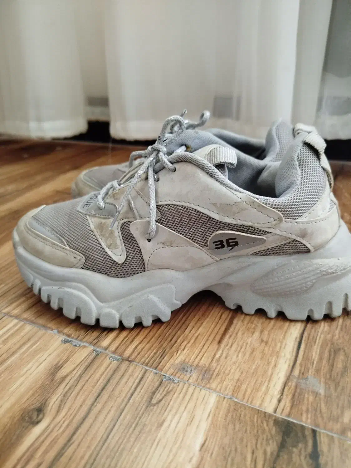 کفش طوسی سایز 37 بسیار تمیز|کیف، کفش، کمربند|تربتحیدریه, حسنی بالا|دیوار