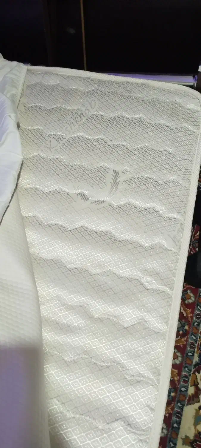 تخت خواب یک نفره چوبی|تخت و سرویس خواب|رشت, گلزاران|دیوار