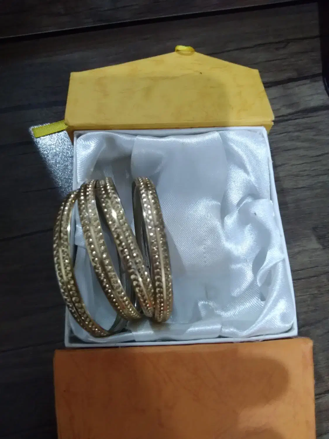 النگو‌‌استیل‌|بدلیجات|رشت, دروازه لاکان|دیوار