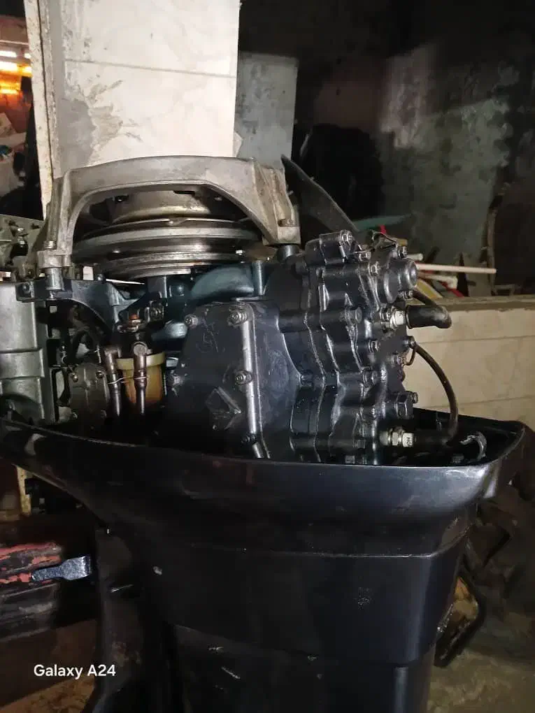 موتور قایق|قایق و سایر وسایل نقلیه|بندر انزلی, آذربایجان|دیوار