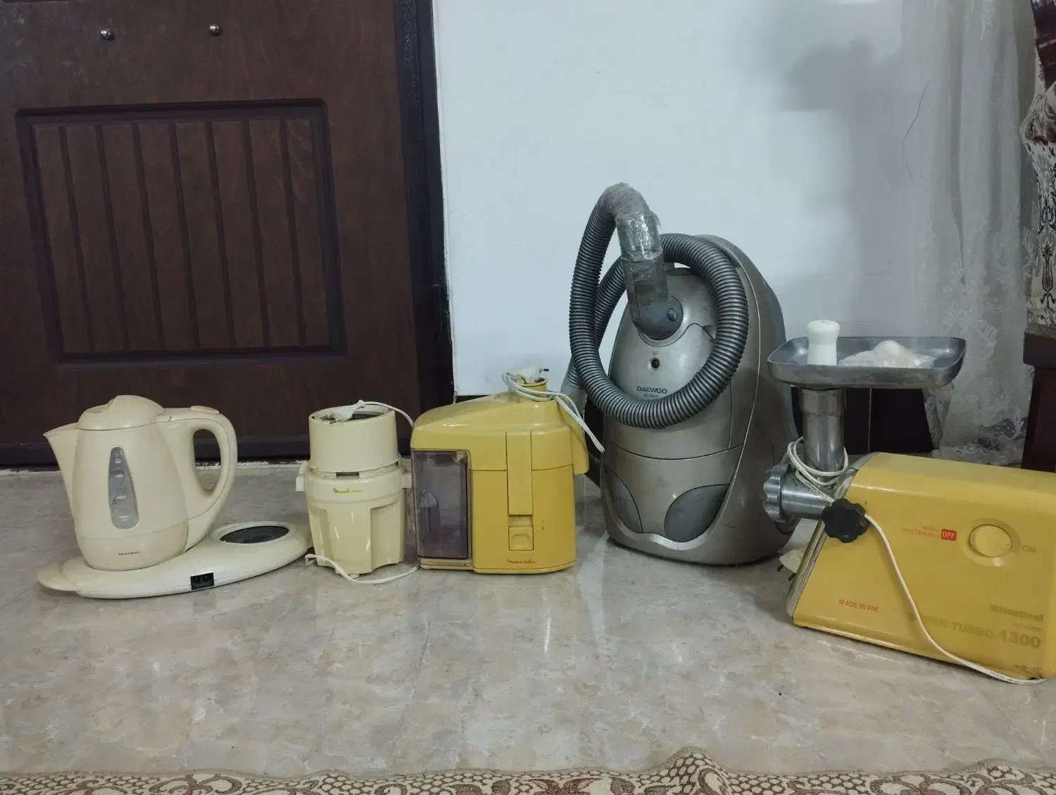 جارو برقی چرخ گوشت چای ساز آبمیوه گیری و یک دوسه|سایر لوازم برقی|اندیشه, اندیشه فاز ۱|دیوار