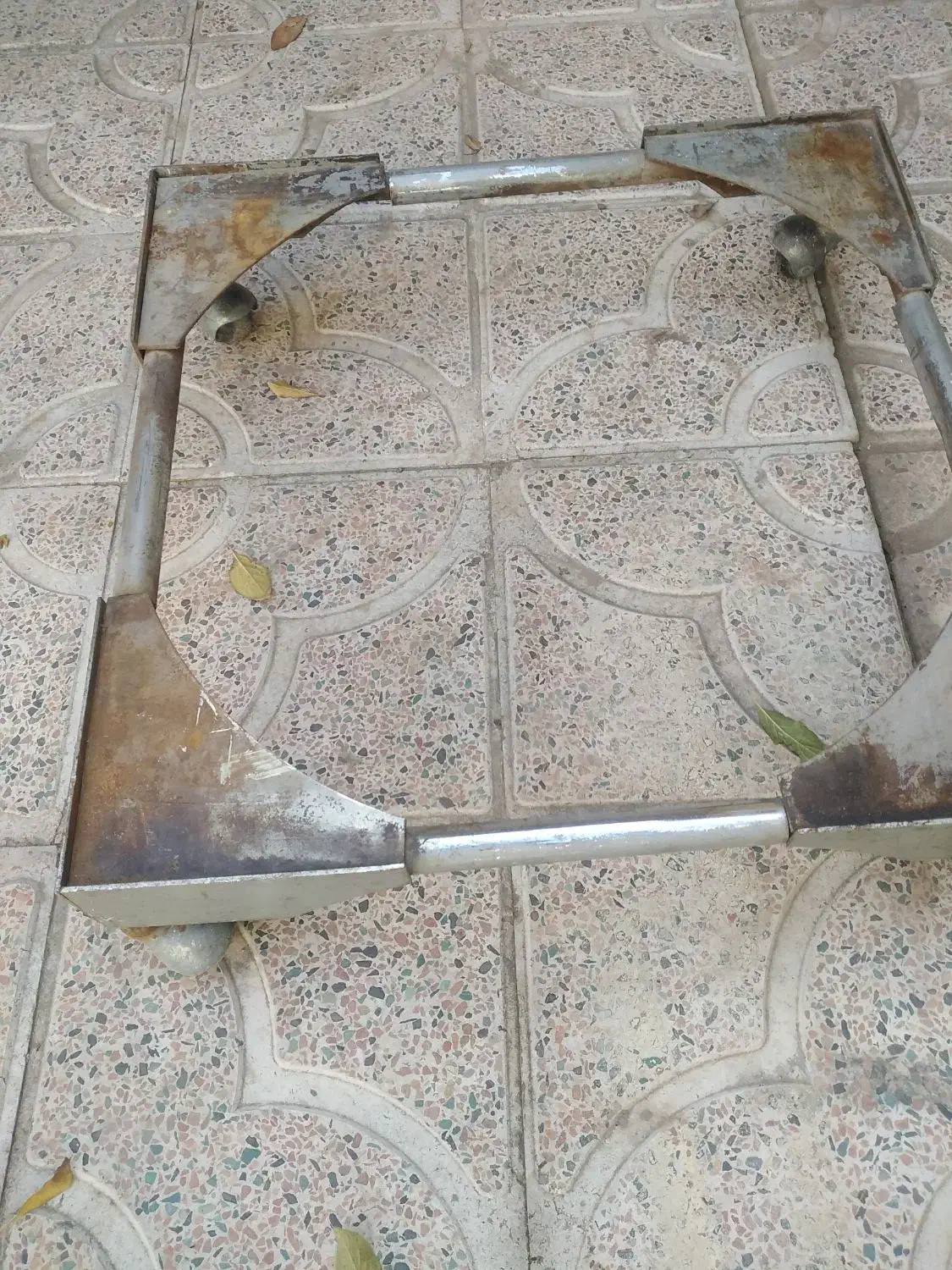 زیر یخچالی میز هر چیزی که سنگینه|سایر لوازم برقی|ارومیه, |دیوار