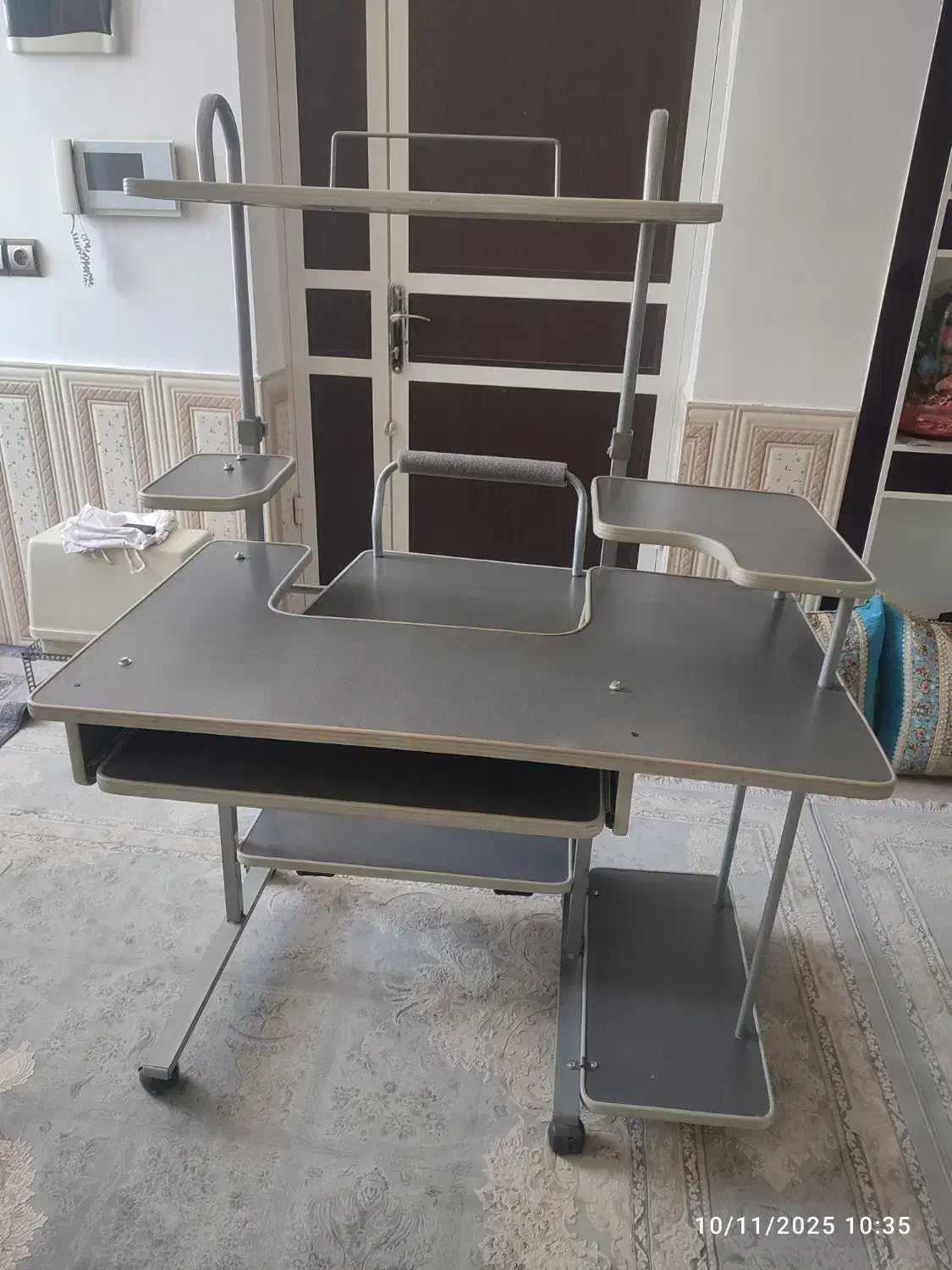 میز کامپیوتر ...در حد نو و محکم کاری شده|میز تحریر و کامپیوتر|ارژن, |دیوار