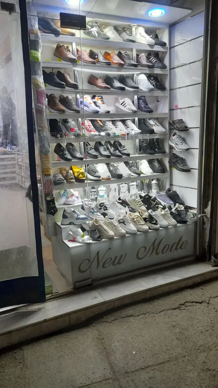 ویترین و دکوراسیون تماما امدیاف  مغازه کفش|بوفه، ویترین، کنسول|سنندج, |دیوار