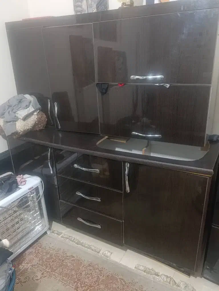 کابینت های گلاس کاملا تمیز در حد نو مناسب جهیزیه|مصالح و تجهیزات ساختمان|شاهین‌شهر, سعدی شمالی|دیوار