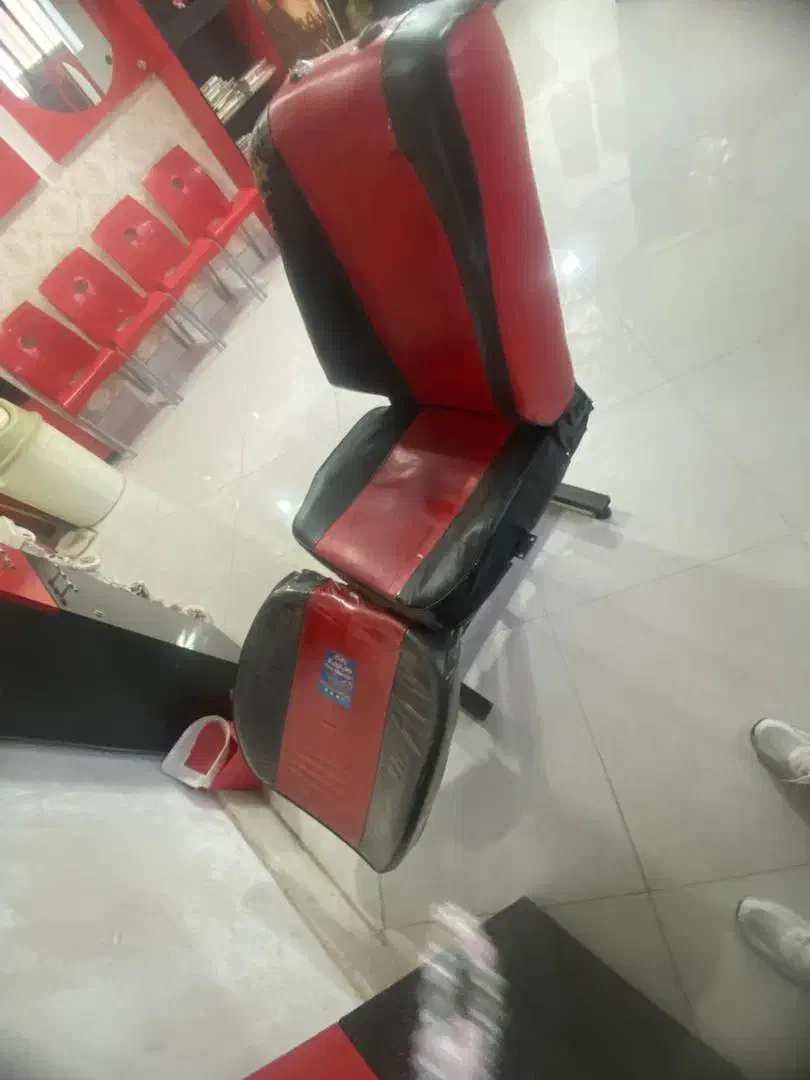 تعدادی صندلی اصلاح صندلی ارایشگاه|آرایشگاه و سالن‌های زیبایی|قائن, |دیوار