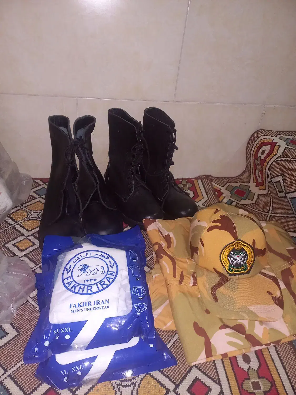 لباس سربازی|لباس|اصفهان, دوطفلان|دیوار