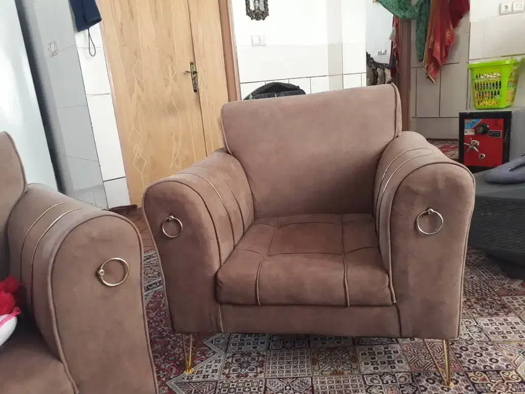 با سلام یک دست مبل ۹ نفری و یک دست ۷ نفره|مبلمان خانگی و میز عسلی|مبارکه, |دیوار