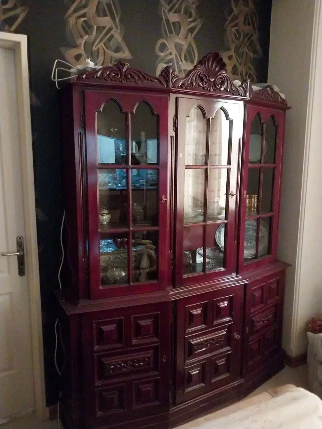 بوفه زیبا وکلاسیک|بوفه، ویترین، کنسول|کرج, اصفهانی‌ها|دیوار