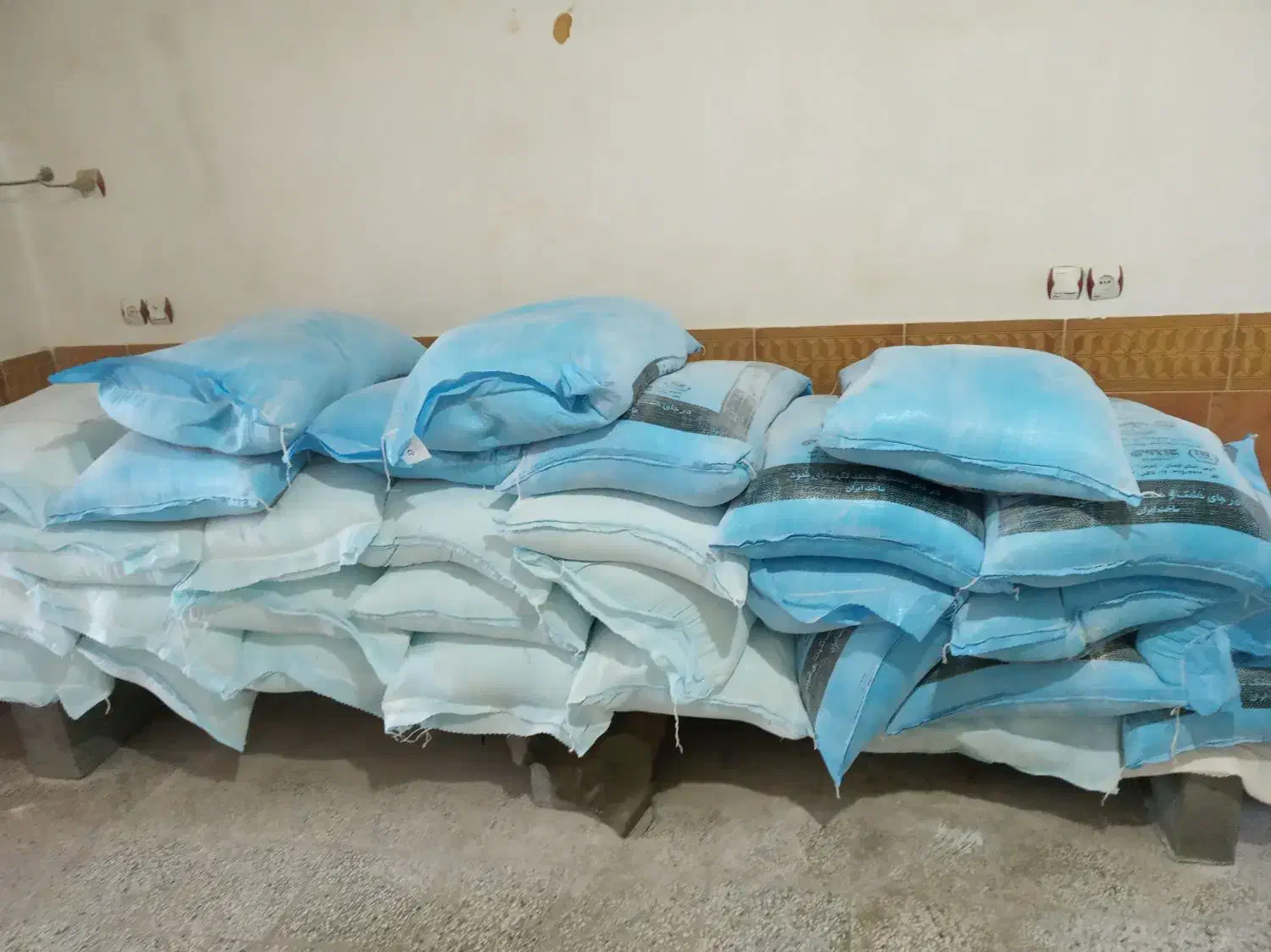 فروش ارد آزاد .گندم .دانه مرغی با کمترین قیمت|عمدهفروشی|زابل, |دیوار