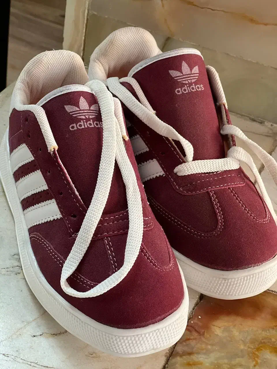 کفش کتونی|کیف، کفش، کمربند|سبزوار, کاشفی شمالی (دادگستری)|دیوار