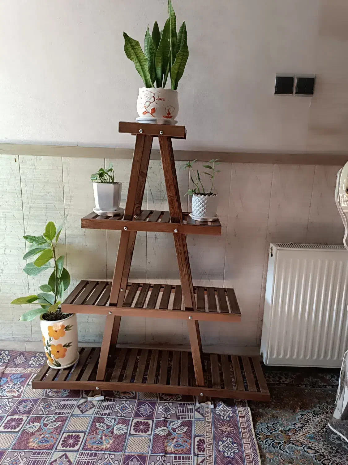 استندچوبی گلدون.نو نو.کاملا سالم ومحکم وضد آب|گل و گیاه طبیعی|قرچک, شهرک گلها|دیوار