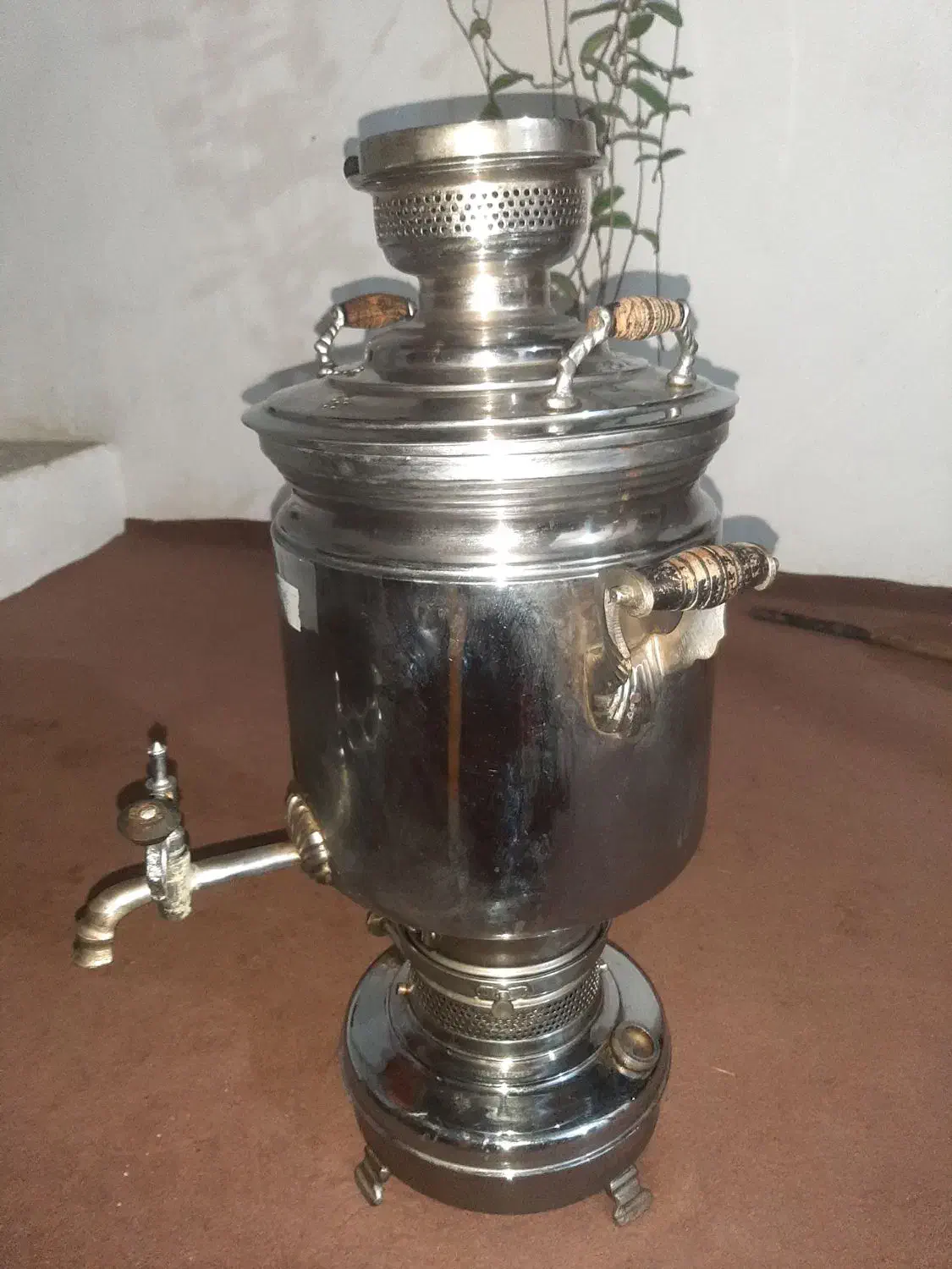 سماور نفتی قدیمی ۲۲لیتری|سماور، چایساز، قهوهساز|شیرگاه, |دیوار