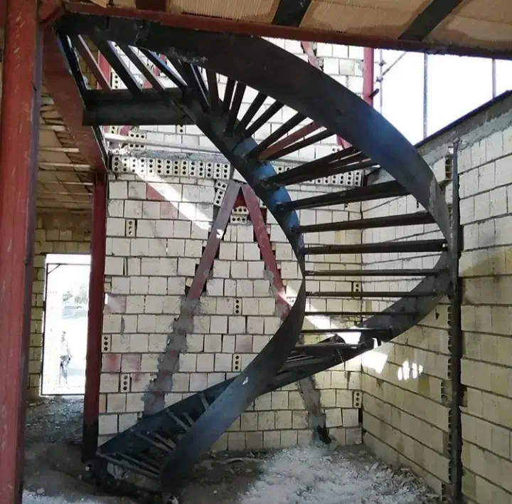 طراحی و ساخت تخصصی پله فلزی و چوبی|خدمات پیشه و مهارت|بندر ماهشهر, |دیوار