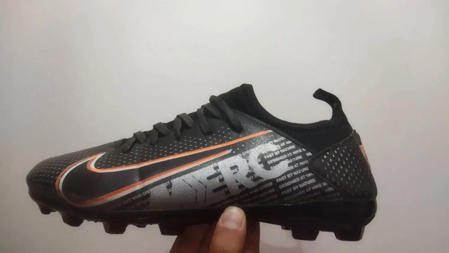 کفش سالنی و چمن|کیف، کفش، کمربند|اشتهارد, |دیوار