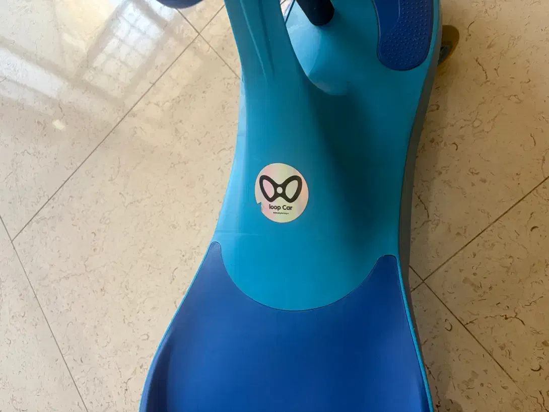 سه چرخه کودک لوو کار|اسباببازی بچه|شهرضا, |دیوار