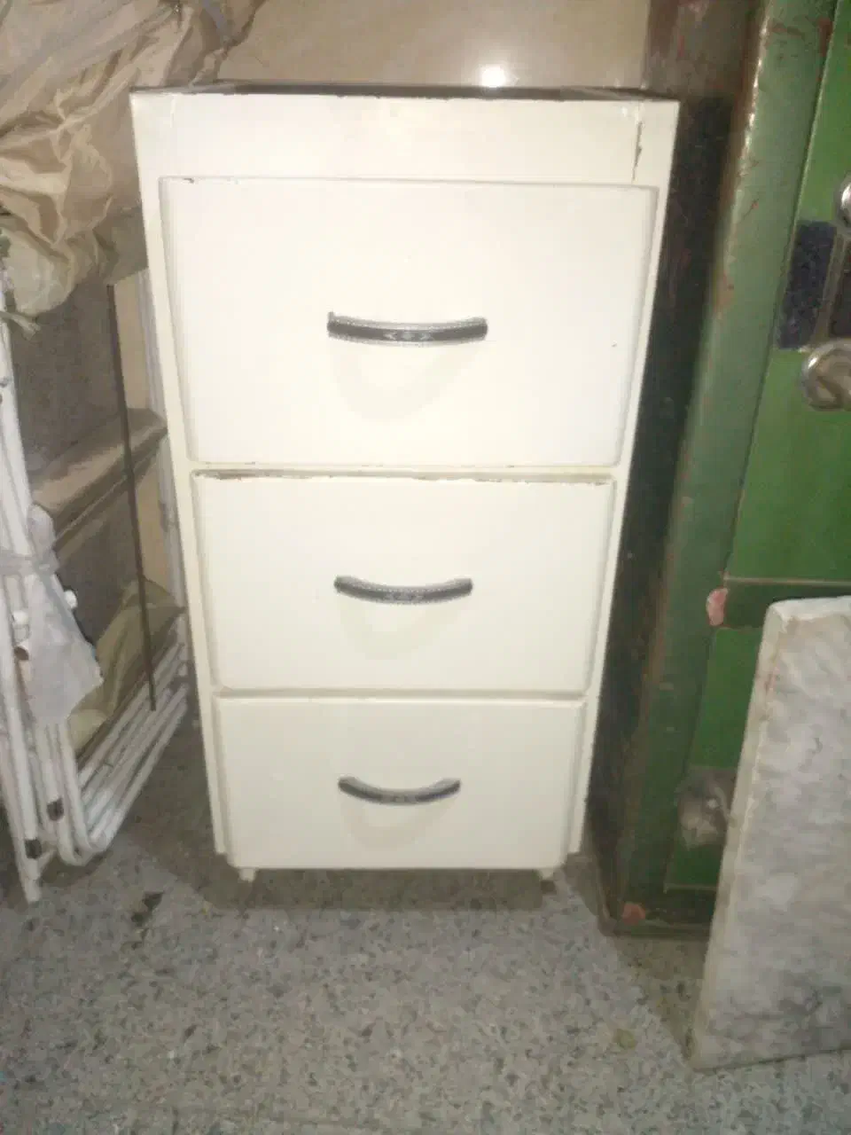 کابینت سه کشوه محکم فلزی|آب‌چکان و نظم‌دهنده ظروف|تهران, بهارستان|دیوار