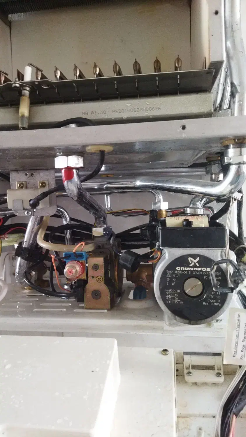 پکیج ایساتیس نیواستار|آبگرمکن، پکیج، شوفاژ|بروجرد, |دیوار