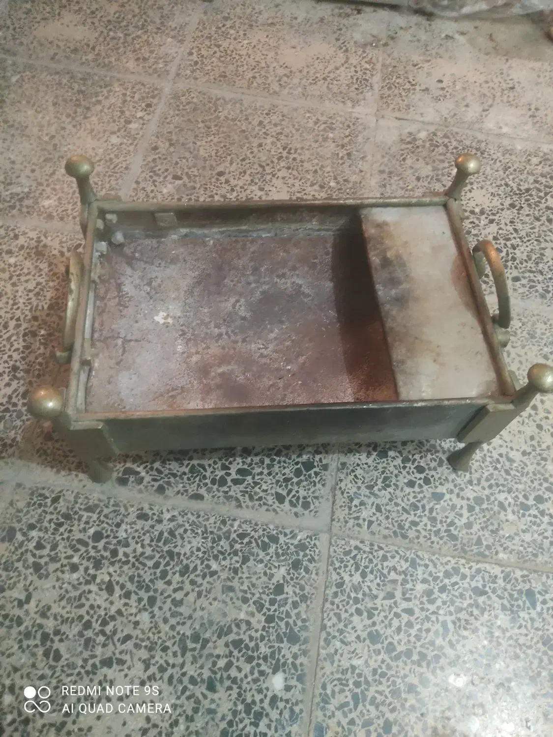 منقل|کلکسیون اشیاء عتیقه|بروجن, |دیوار