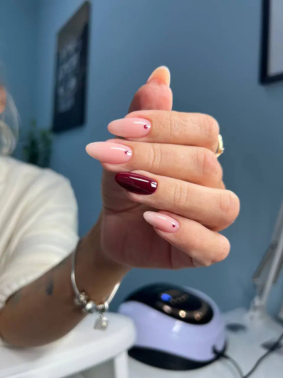 آموزش ناخن  و کاشت ناخن حرفه ای با ده سال سابقه|خدمات آرایشگری و زیبایی|رشت, معلم|دیوار