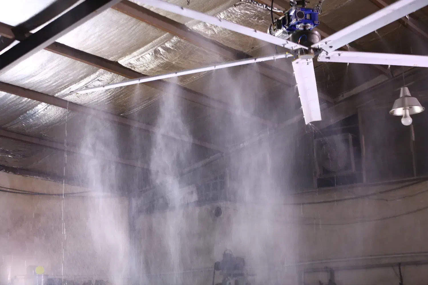 فن سقفی گاوداری همراه با مه پاش|ماشینآلات صنعتی|رشت, استادسرا|دیوار